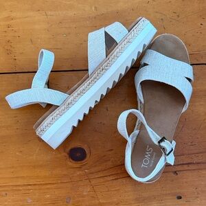 TOMS Women's Sandals - Light Gray and Tan